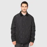 Chaqueta negra acolchada con diseño de rombos, cuello de pana y cierre frontal con botones a presión.