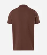 Remera polo de hombre con textura acanalada, corte slim, cuello inglés con botones y mangas cortas.