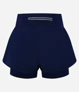 Bermuda deportiva tipo runner, color verde menta, confeccionada en microfibra con cintura elástica. Tiene un corte holgado y bajo redondeado.