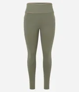 Legging deportiva de tiro alto confeccionada en microfibra, con ajuste al cuerpo y detalle de franja contrastante en la cintura. Incluye bolsillo funcional lateral.