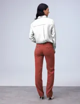 Pantalón de vestir negro, marca Zac & Rachel, con pretina con broches internos y cierre. Delantera y trasera con bolsillos.