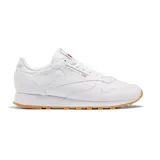 Championes Reebok Classic Leather blancos con detalles en rojo y suela de goma color caramelo.