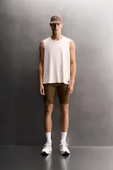 Mallas cortas de running Zara Athleticz para hombre, de color marrón, confeccionadas en tejido técnico y elástico con diseño acanalado.