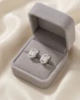Caravanas de plata 925 con diseño geométrico hexagonal, adornadas con circonias en corte baguette y pavé. Cuentan con cierre catalán.