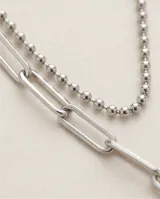 Collar doble de plata 925 compuesto por una cadena de eslabones tipo bolitas y una cadena de eslabones rectangulares alargados.