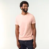 Camiseta de manga corta y cuello redondo, de corte recto y color rosado.