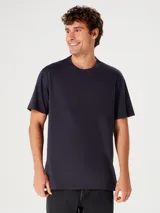 Camiseta marrón de corte recto y mangas cortas.