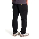 Pantalón cargo negro de corte recto, con bolsillos laterales con solapa y botón, bolsillos traseros de parche con solapa y botón, bragueta con cremallera y botón.