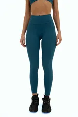 Calza larga de lycra color azul petróleo, con cintura alta y corte ajustado.