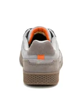 Championes Cat modelo Pause, de diseño retro y minimalista en tonos grises. Confeccionados en una combinación de gamuza y lona, cuentan con suela de goma texturizada y cierre mediante cordones.