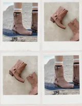 Bota estilo tejana de cuero vacuno color bordó, con detalle de argolla metálica y remaches decorativos.