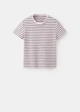 Camiseta de manga corta y cuello redondo con diseño a rayas horizontales en color rosado y marrón.