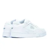 Championes urbanos Öus modelo Cuoro, color blanco, con diseño de corte bajo, confeccionados en cuero, con logo de la marca en el lateral y suela de goma resistente.