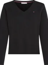 Sweater de Tommy Hilfiger confeccionado en pura lana, con diseño de cuello en V y terminaciones enrolladas en cuello, puños y bajo. Presenta el logo de la marca bordado en el pecho.