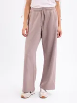 Pantalon de felpa negro de corte recto y holgado, con cintura elástica y cordón ajustable.
