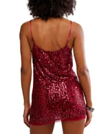 Vestido corto de tirantes finos con escote recto, confeccionado en tejido cubierto de lentejuelas brillantes. Presenta un corte ajustado con una abertura lateral en el ruedo.