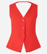 Chaleco de vestir color blanco hueso, con escote en V, cierre frontal con botones y espalda abierta. Corte sastrero.