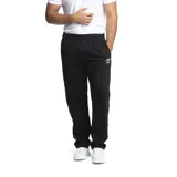 Pantalón de jogging negro con cintura elástica y logo de Umbro estampado en blanco en el muslo izquierdo.