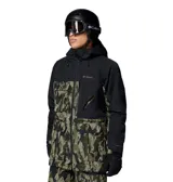 Campera de esquí Columbia con tecnología Omni-Tech impermeable y transpirable. Presenta un diseño bicolor con la parte superior en negro y la parte inferior con estampado camuflado. Incluye capucha ajustable compatible con casco, cierre frontal, múltiples bolsillos funcionales y ventilación en las axilas.