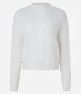 Suéter blanco de punto con cuello redondo y mangas largas. Presenta textura de rayas horizontales.