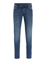 Jean azul de tiro bajo, corte slim fit, cinco bolsillos y cierre con botón.