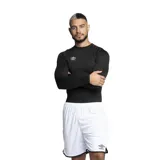 Remera térmica gris de manga larga, marca Umbro.