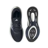 Championes de running Adidas Pureboost 23, color negro con las tres tiras blancas y suela blanca con tecnología Boost.