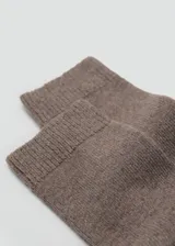 Calcetines de tejido de punto fino en mezcla de lana y cashmere, con diseño de caña media y acabado suave.