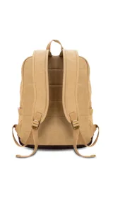 Mochila beige de tela canvas combinada con detalles en símil cuero marrón. Tiene apertura superior con cierre, bolsillo frontal con cierre, bolsillos laterales, bolsillos internos, asa corta de mano y correas acolchonadas regulables para la espalda.