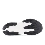 Championes New Balance 520 V9 color verde oliva con detalles en negro y blanco.