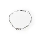 Collar plateado de acero con eslabones ovalados y cierre tipo toggle.