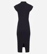 Vestido midi ajustado de color azul marino, confeccionado en tejido rib (acanalado) de viscosa y elastano. Presenta cuello alto y mangas cortas.