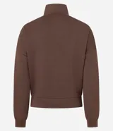 Campera deportiva femenina color marrón, ligeramente cropped, con cuello alto y cierre frontal de cremallera invisible. Presenta mangas largas con detalles contrastantes en blanco, puños y bajo con acabado.