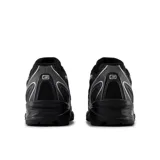 Championes urbanos New Balance modelo 740, color negro con detalles plateados. Presentan una parte superior de malla transpirable con superposiciones sintéticas, logo N lateral en TPU y entresuela con tecnología ABZORB para mayor amortiguación.