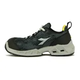 Championes de seguridad Diadora Utility modelo Shark Stable Impact Low S1P, con diseño técnico en color gris oscuro con patrón de puntos, suela robusta gris y detalles en amarillo neón en el interior y lengüeta.