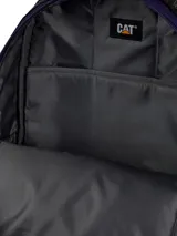Mochila Cat modelo Explorer, color azul, con compartimento principal y bolsillo acolchado para laptop. Cuenta con bolsillo frontal con cierre, bolsillos laterales de malla, correas acolchadas y panel trasero ergonómico. Incluye detalles de cordones decorativos y logotipo reflectante.