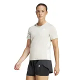 Remera deportiva color beige con cuello redondo, mangas cortas y tres rayas blancas en los laterales.