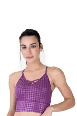 Top deportivo de mujer Everlast con estampado houndstooth en tonos grises y negros, escote con tiras cruzadas y finos breteles ajustables.