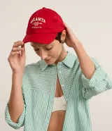 Gorra roja con visera curva y bordado frontal con el texto 'Atlanta Georgia' y detalles universitarios.