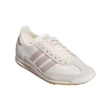 Championes Adidas SL 72 OG W, color blanco con detalles en rosa pastel y suela de goma color caramelo.
