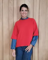 Sweater celeste de lana lambswool con cuello redondo y mangas 3/4.