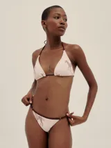 Bikini de cobertura media con estampado de cebras, tiras finas regulables y forro de poliamida.