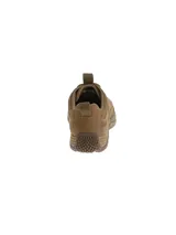 Zapatos de estilo casual de la marca Caterpillar, modelo Cognizant, confeccionados en nobuk color marrón con cordones tono sobre tono y suela de goma texturizada. Presentan detalles de la marca grabados en el lateral y la lengüeta.