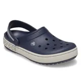 Zueco Crocs modelo Crocband Heritage, color negro con banda lateral en tono crema. Presenta correa de talón pivotante bicolor, diseño con textura pronunciada y detalles de costura, fabricado en espuma Croslite ligera.