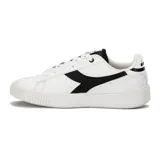 Championes urbanos Diadora modelo Set, color blanco con logo lateral en negro. Presentan suela de plataforma gruesa con textura acanalada en el borde.