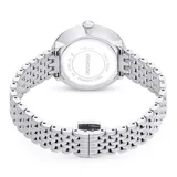 Reloj de pulsera Swarovski modelo Certa, fabricado en acero inoxidable con acabado plateado. Presenta una caja redonda de 30 mm con bisel engastado en cristales, esfera guilloché con índices de cristal en talla redonda y baguette, y brazalete de siete eslabones.