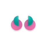 Par de aros con forma circular, divididos en dos secciones de color rosa y verde agua.