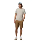 Remera técnica Columbia para hombre, de color gris claro, manga corta y cuello redondo. Cuenta con el logo de la marca bordado en el pecho en tono amarillo.