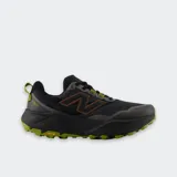 Championes de trekking New Balance Fresh Foam X Hierro v9, color negro con detalles en marrón y verde lima en la suela Vibram.