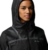 Campera impermeable de mujer Columbia modelo Whistler Peak Shell OutDry, en color negro con detalles reflectantes y costuras selladas. Cuenta con capucha ajustable, cremalleras frontales y laterales de poliuretano, y aberturas de ventilación.